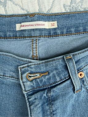 Levi's 314 Shaping Straight Jeans in Light Blue Wash